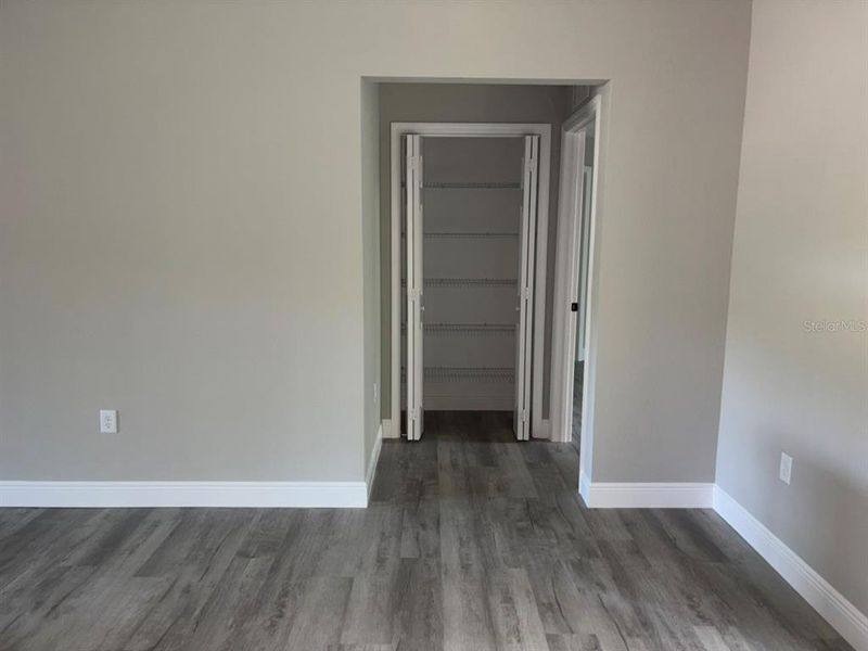Spacious, unfurnished interior of a new home in , Dunnellon (Image 11).