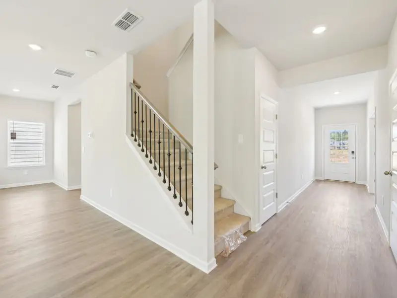 Spacious, unfurnished interior of a new home in Vines at Mill Creek - Estate Series, Braselton (Image 10).