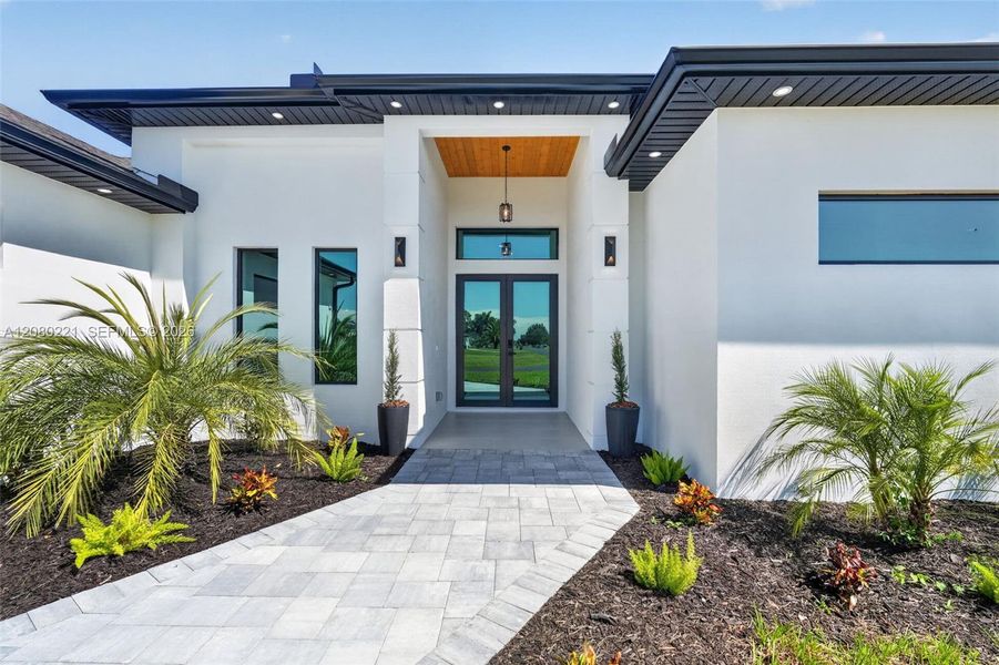 Exterior details and patio area of a home in , Cape Coral (Image 47).