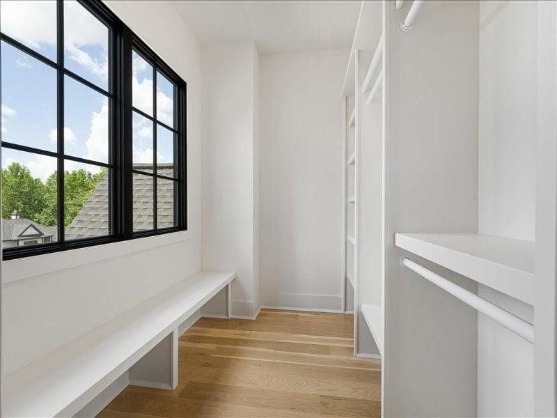 Spacious, unfurnished interior of a new home in , Alpharetta (Image 81).