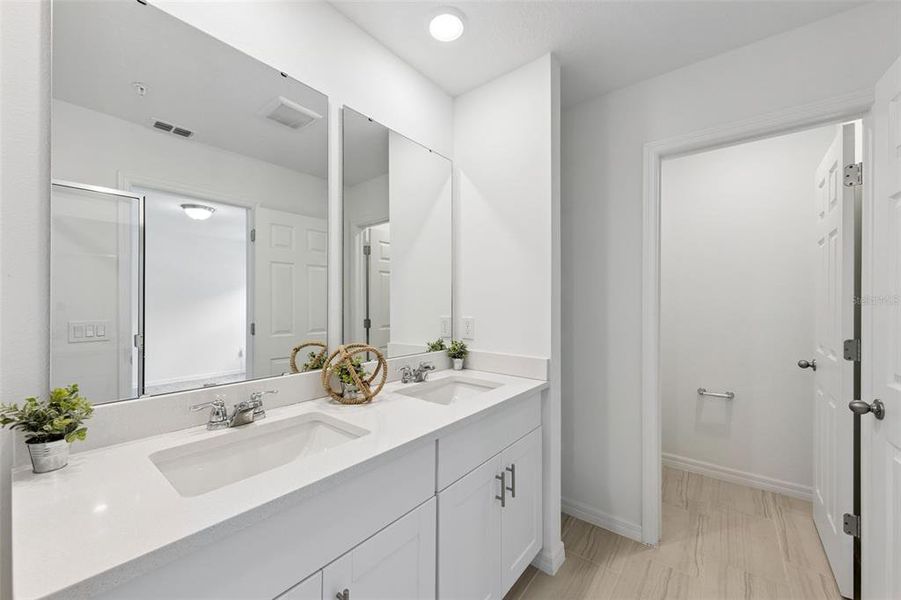 Furnished interior view inside a new home in , Orlando (Image 4).