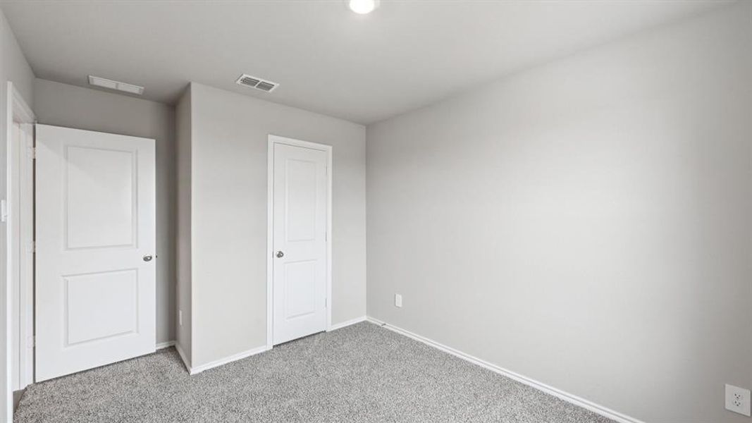 Spacious, unfurnished interior of a new home in Hickory Grove, Krum (Image 26).