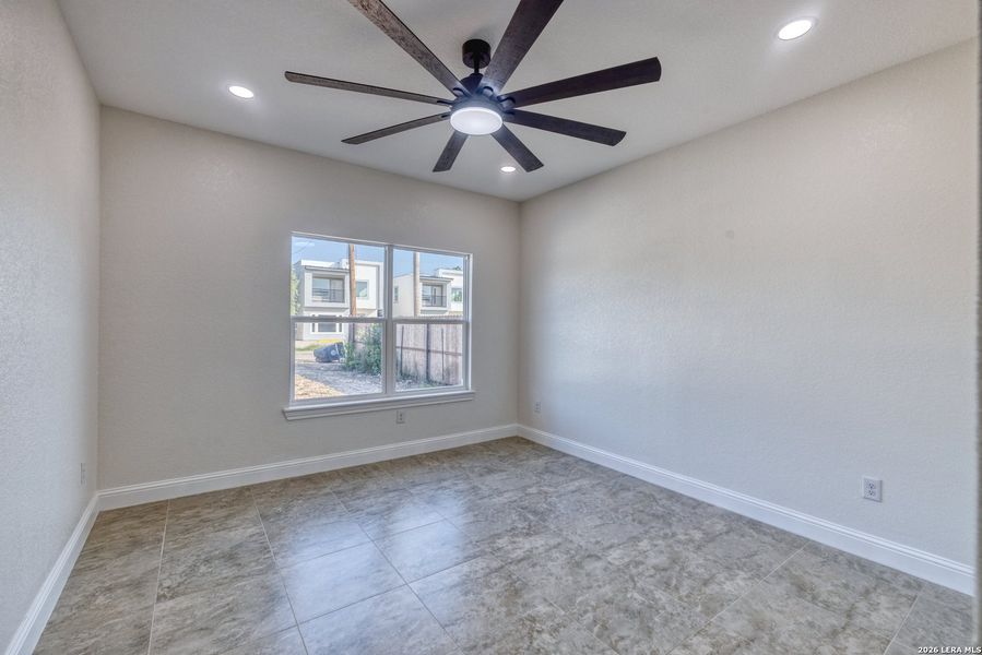 Spacious, unfurnished interior of a new home in , Eagle Pass (Image 18).