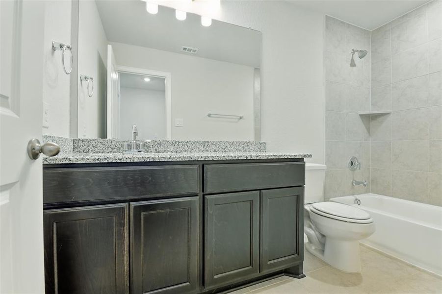 Furnished interior view inside a new home in Evergreen 40', Conroe (Image 7).