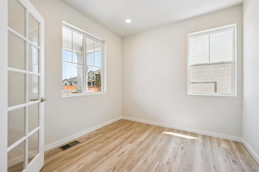 Spacious, unfurnished interior of a new home in Farmlore, Brighton (Image 12).