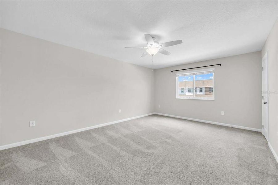 Spacious, unfurnished interior of a new home in , Orlando (Image 35).