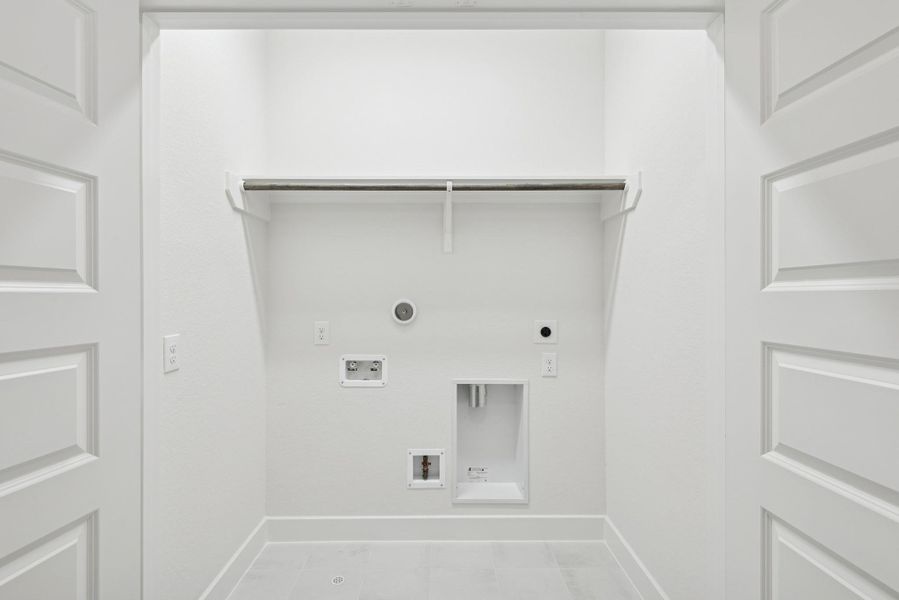 Spacious, unfurnished interior of a new home in , Katy (Image 28).