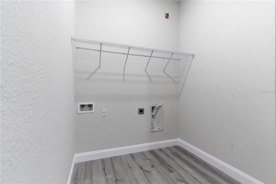 Spacious, unfurnished interior of a new home in , Lehigh Acres (Image 24).
