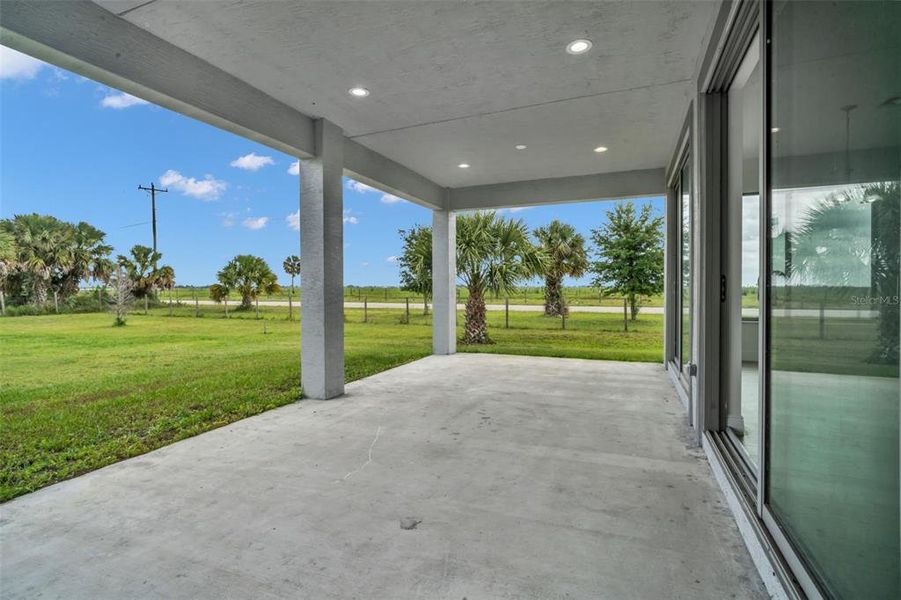 Exterior details and patio area of a home in , Okeechobee (Image 25).