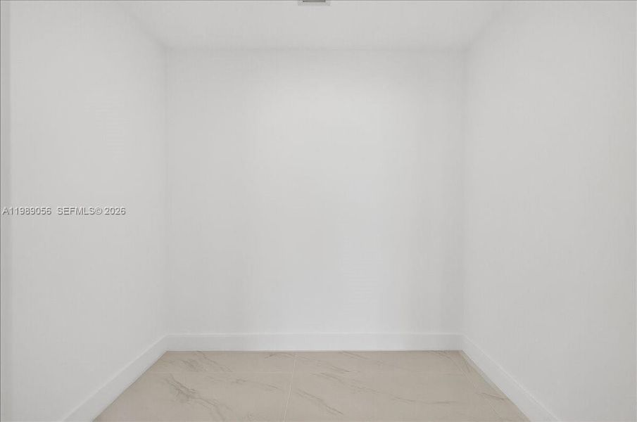 Spacious, unfurnished interior of a new home in , Miami (Image 34).