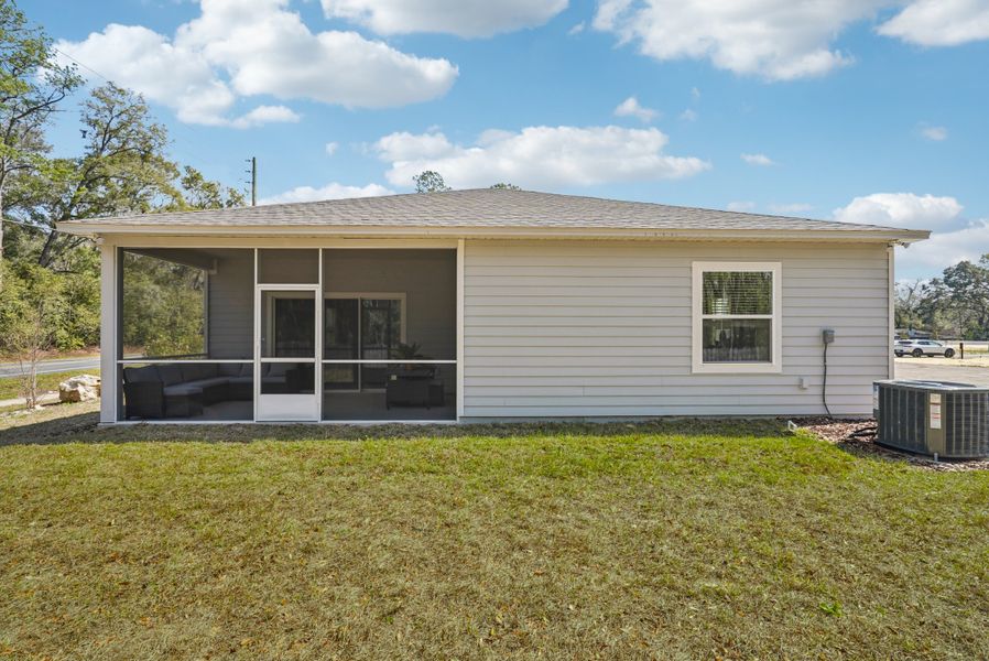 Exterior details and patio area of a home in Oakhaven Walk, Gainesville (Image 24).