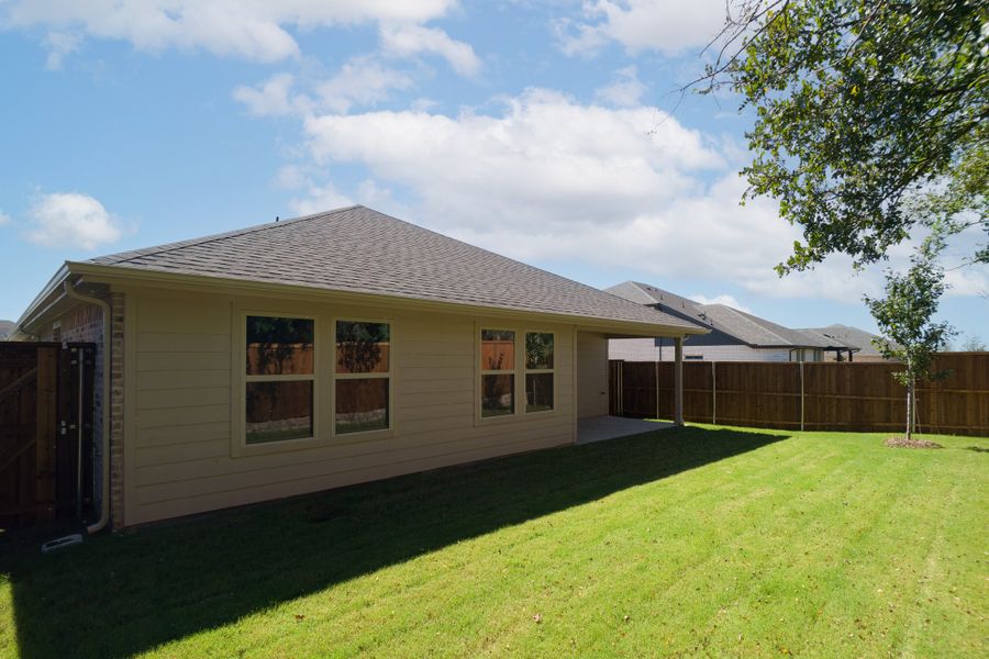 Exterior details and patio area of a home in Chalk Hill, Celina (Image 3).