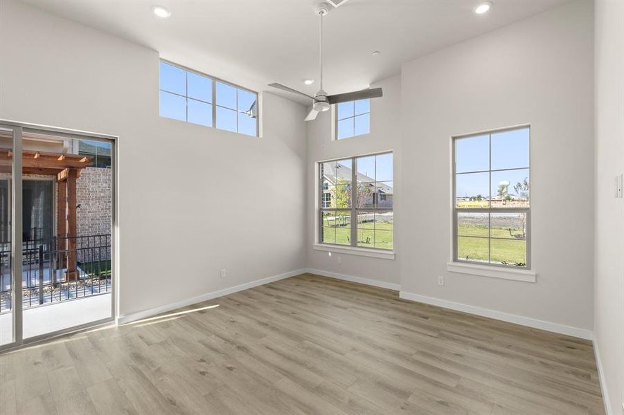 14. 644 Oakridge - Family (2)