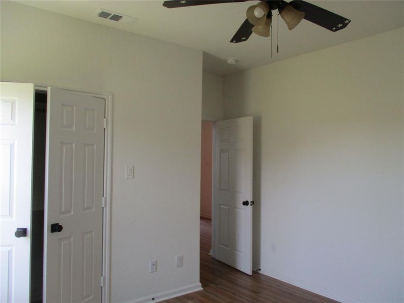 Spacious, unfurnished interior of a new home in , Kaufman (Image 13).
