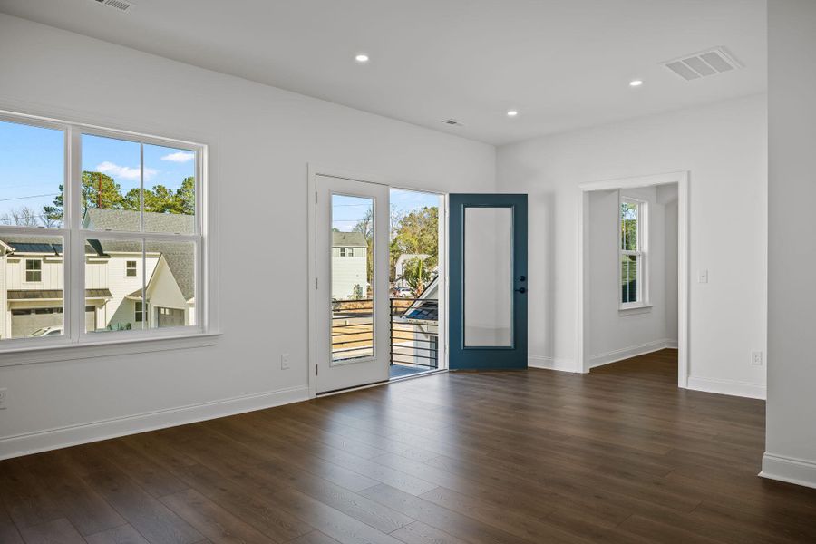 Spacious, unfurnished interior of a new home in Hayes Park, Johns Island (Image 44).