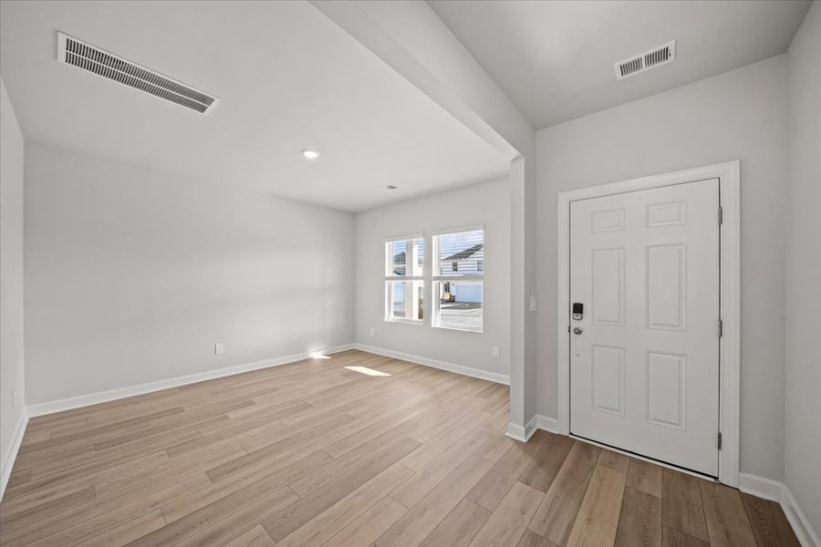 Spacious, unfurnished interior of a new home in Brayfield Manor - Signature Collection, Wellford (Image 11).