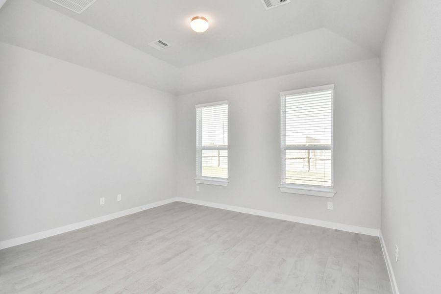 Spacious, unfurnished interior of a new home in Telge Ranch, Cypress (Image 29).