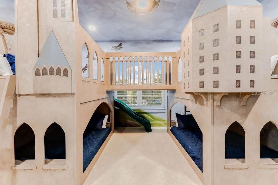 Image 75 of a home in .