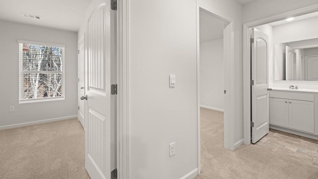 Spacious, unfurnished interior of a new home in Mountain Park, Dahlonega (Image 11).