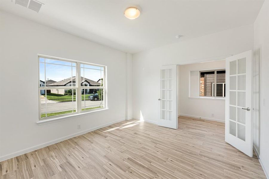 Spacious, unfurnished interior of a new home in Bear Creek Elements, Lavon (Image 23).