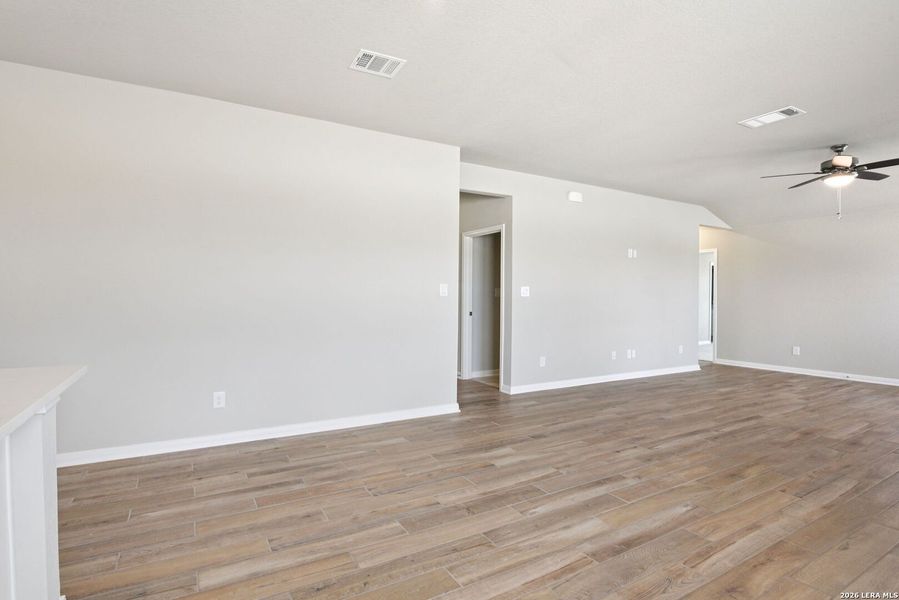Spacious, unfurnished interior of a new home in Sagebrooke - Premier Series, San Antonio (Image 40).
