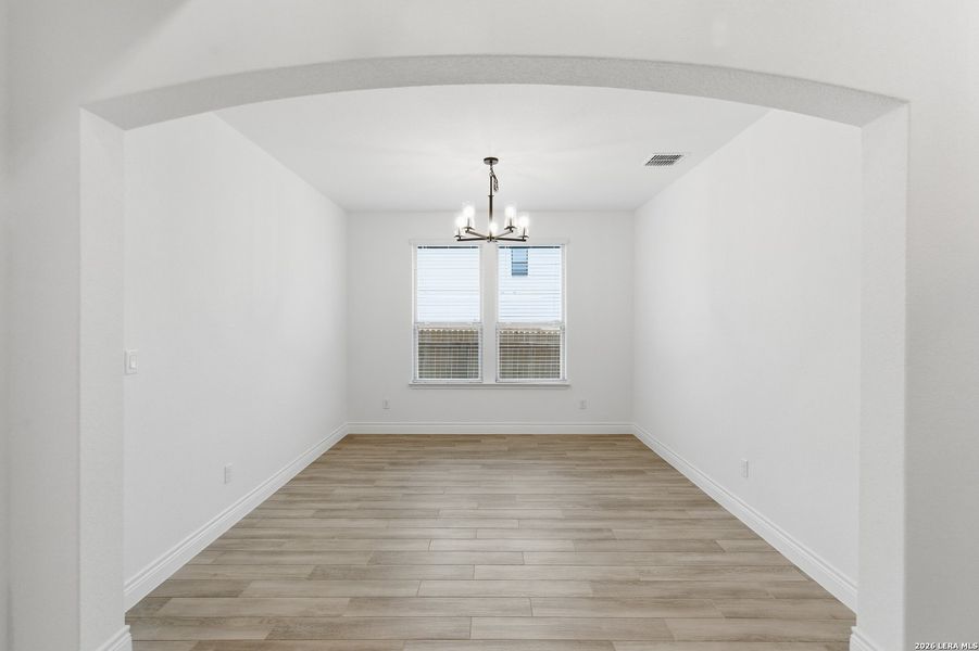Spacious, unfurnished interior of a new home in Davis Ranch, San Antonio (Image 29).