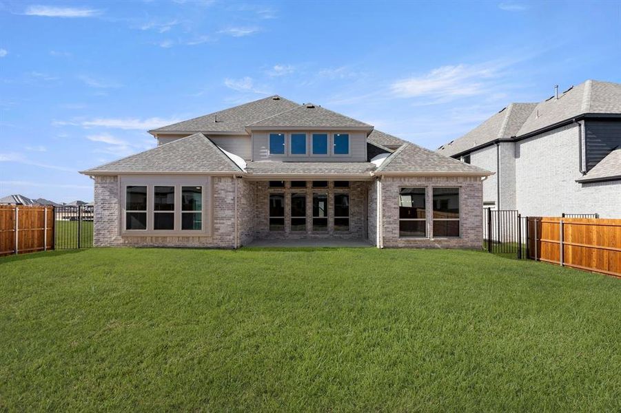 Exterior details and patio area of a home in Collinsbrook Farm, Frisco (Image 4).