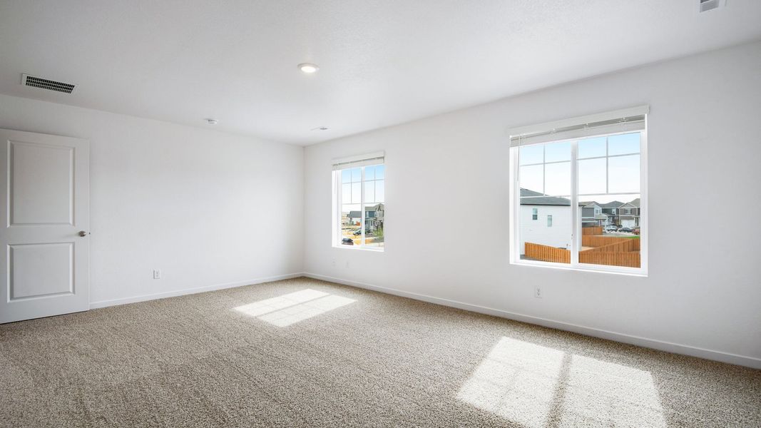 Spacious, unfurnished interior of a new home in Vista Meadows, Fort Lupton (Image 12).