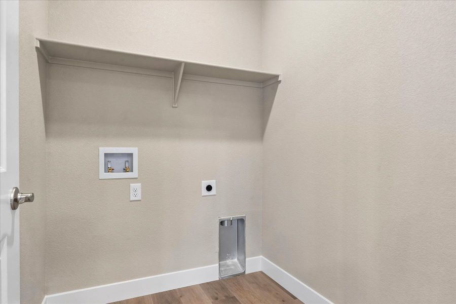 Spacious, unfurnished interior of a new home in The Trails at Aspen Ridge, Colorado Springs (Image 18).