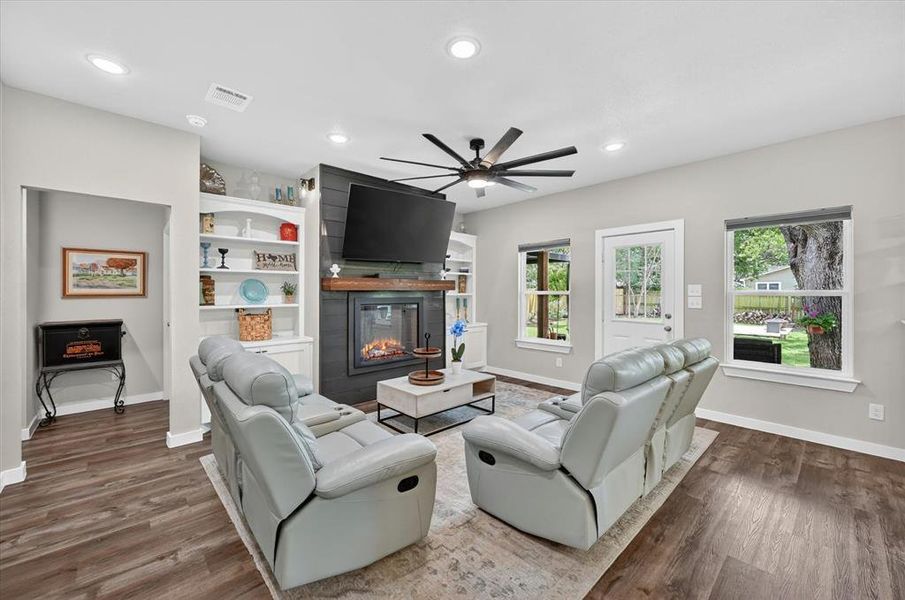 Furnished interior view inside a new home in , Cleburne (Image 7).