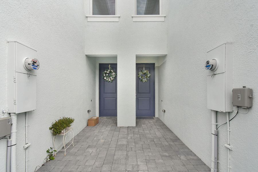 Image 40 of a home in Edgewater Pointe.