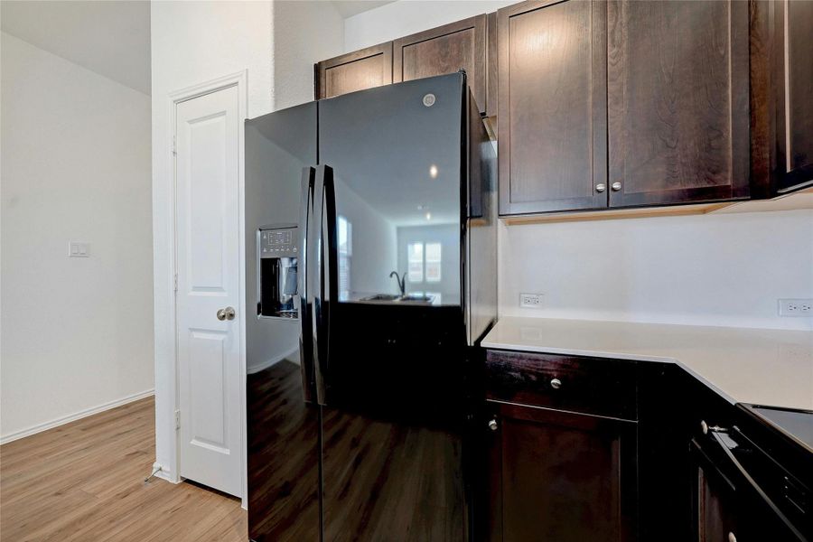 Fridge, solar, blinds included in purchase