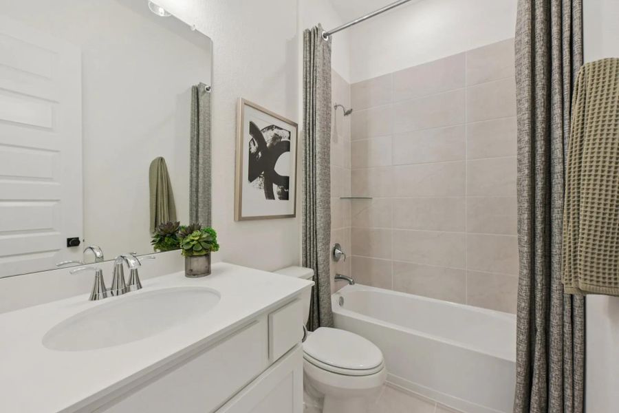 Elliot Full Bathroom