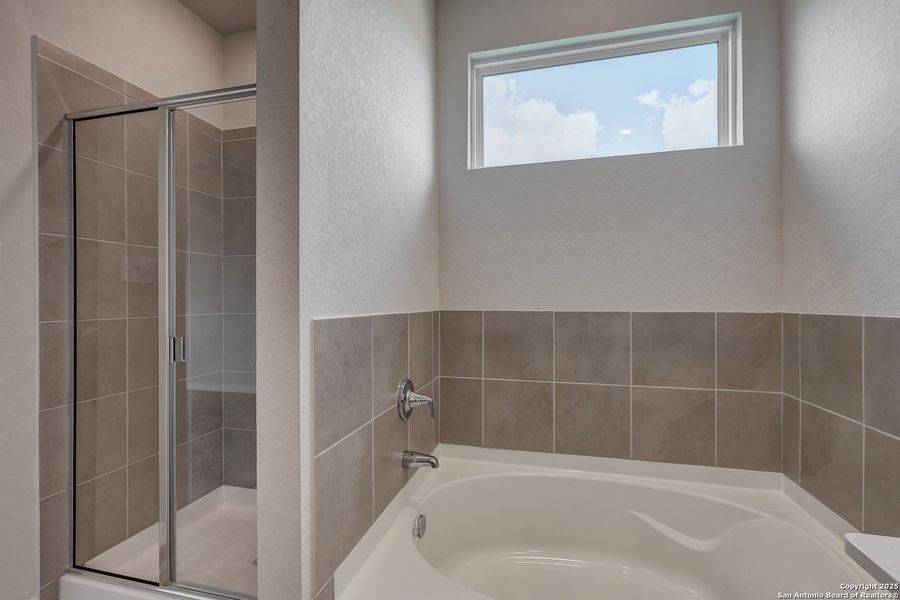 Furnished interior view inside a new home in Cinco Lakes, San Antonio (Image 14).