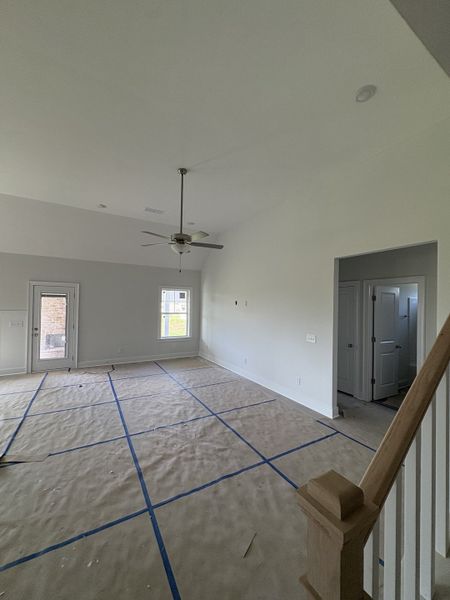 Open floor plan with 12 ft Vaulted ceiling Open floor plan with 12 ft Vaulted ceiling