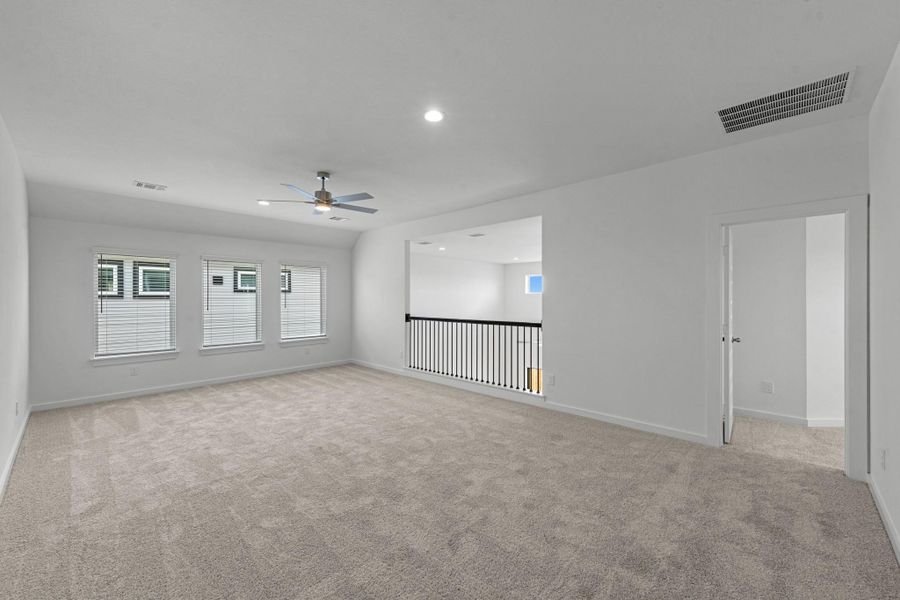 Spacious, unfurnished interior of a new home in Grand Mason Crossing, Katy (Image 26).