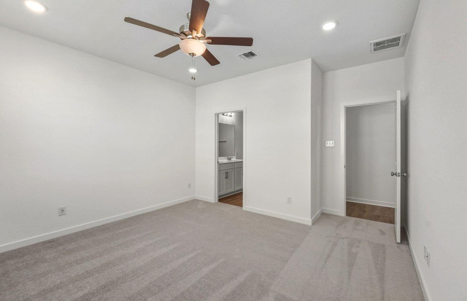 Spacious, unfurnished interior of a new home in Sonterra, Jarrell (Image 22).
