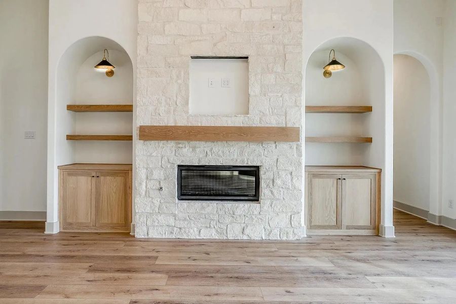 Representative unfurnished interior of a home built from the The Luke by Elmwood Custom Homes in Ranch at Stone Hill, Waxahachie (Image 39).