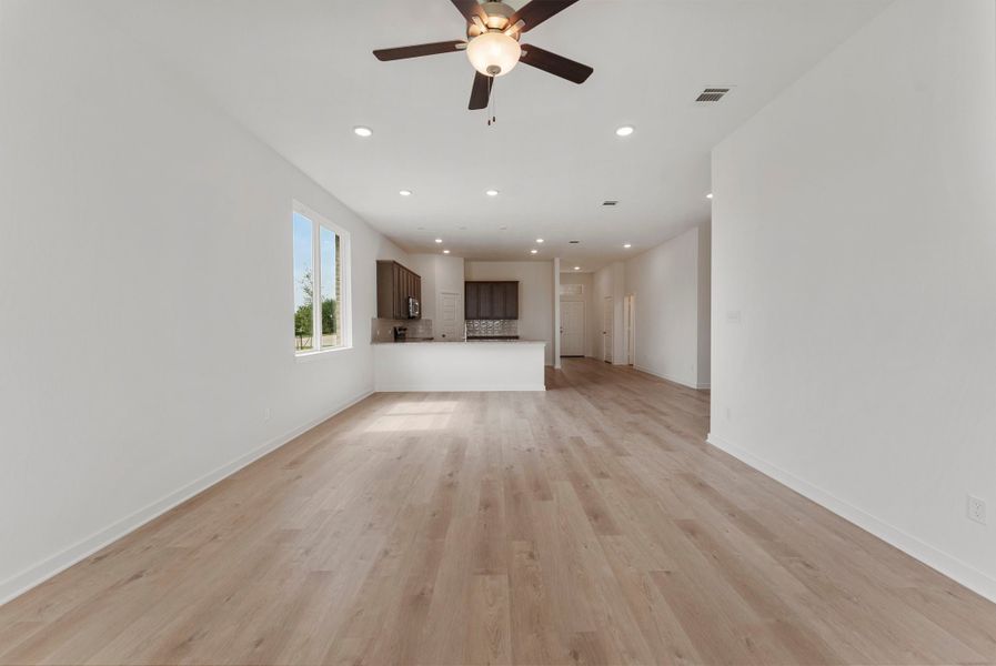 Spacious, unfurnished interior of a new home in Pecan Grove, Navasota (Image 5).