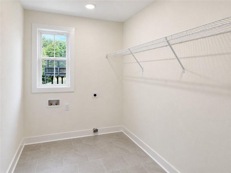 Spacious, unfurnished interior of a new home in , Cartersville (Image 11).