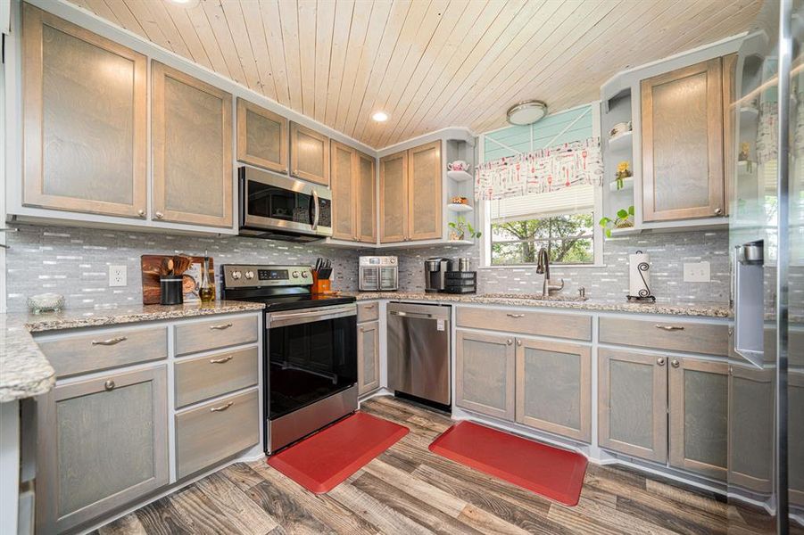 Furnished interior view inside a new home in , Leesburg (Image 14).