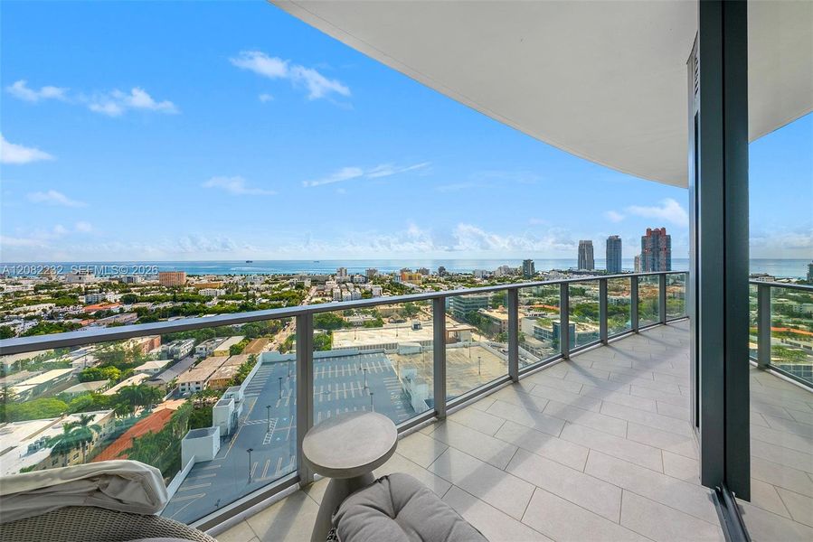 Condo located in Miami Beach, FL showcasing its design and architecture (Image 29).