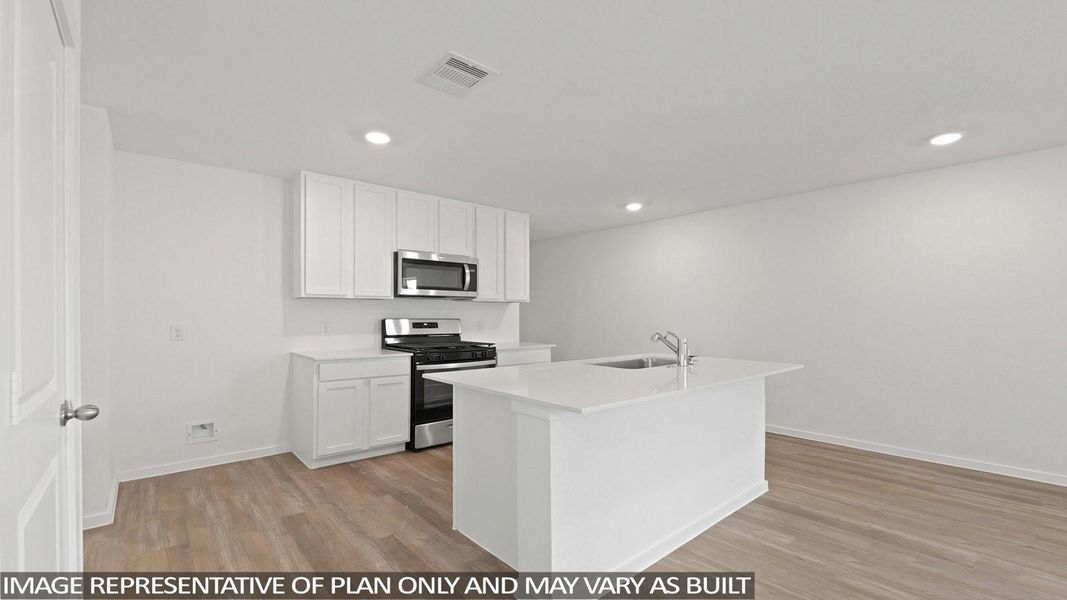 Furnished interior view inside a new home in Silverthorne, Conroe (Image 6).