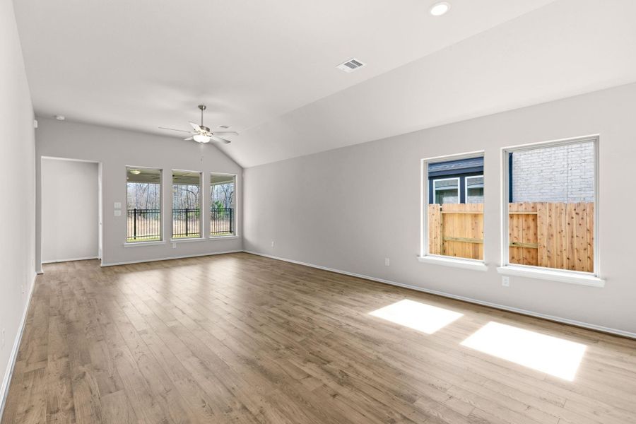 Spacious, unfurnished interior of a new home in Grand Central Park, Conroe (Image 23). Spacious, unfurnished interior of a new home in Grand Central Park, Conroe (Image 23).