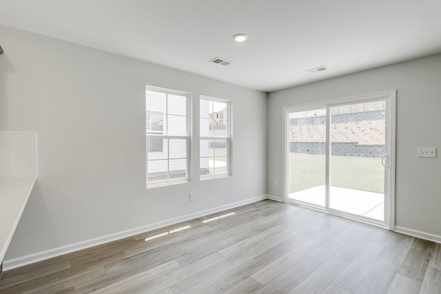 Spacious, unfurnished interior of a new home in Ellington, Elgin (Image 16).