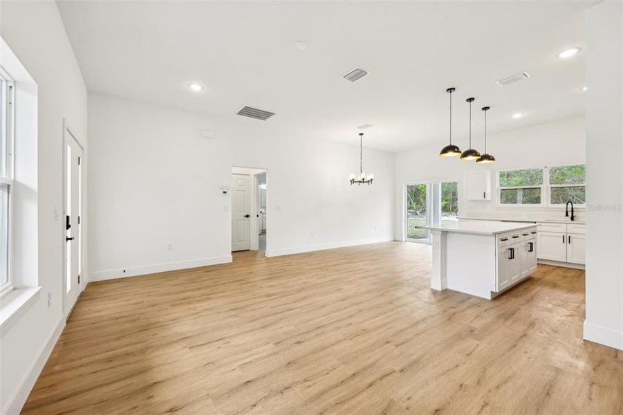 Spacious, unfurnished interior of a new home in , Ocklawaha (Image 19).