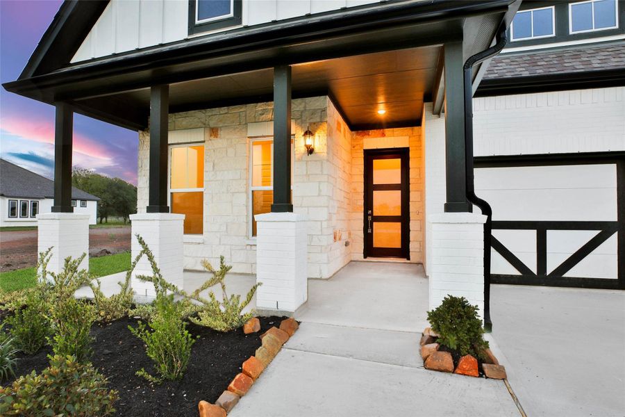 Exterior details and patio area of a home in Magnolia Bend, Rosharon (Image 28).