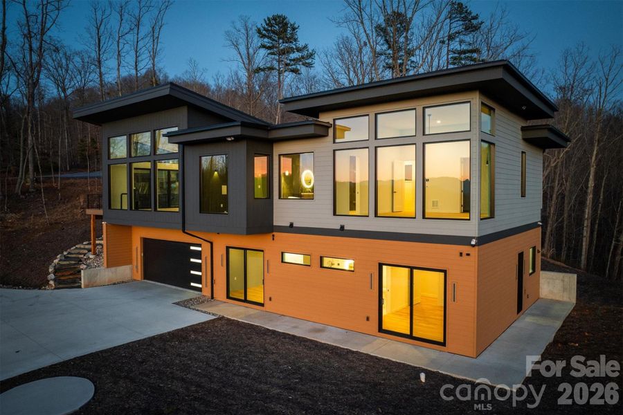 Exterior details and patio area of a home in , Nebo (Image 28).