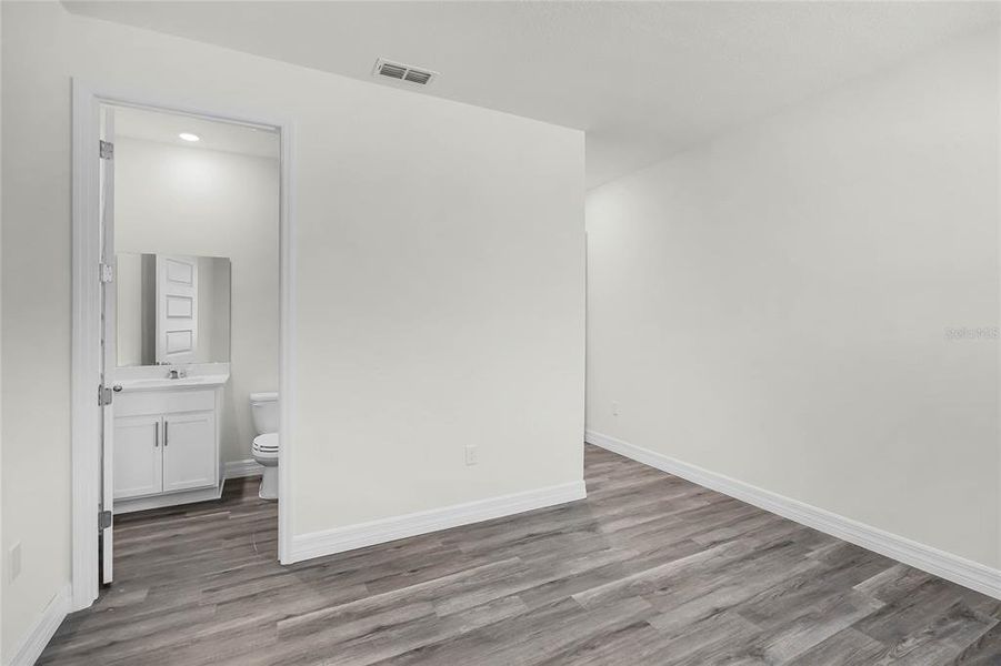 Spacious, unfurnished interior of a new home in Summerlin at Hawthorne Ranch, Lakeland (Image 25).
