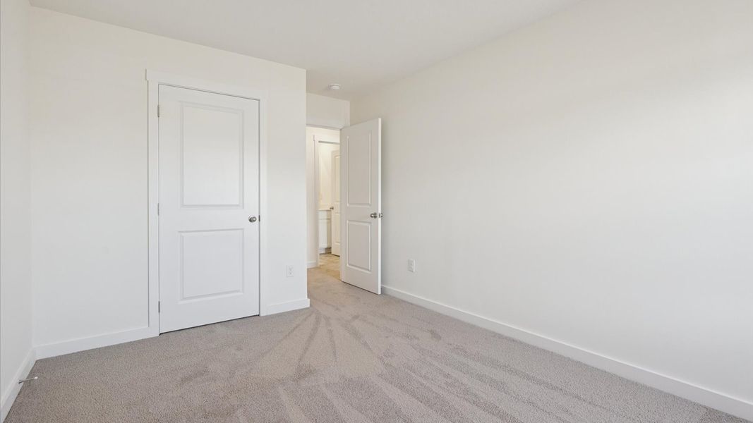 Spacious, unfurnished interior of a new home in Belhaven, Knoxville (Image 17).